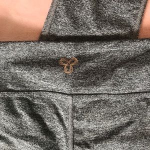 TNA leggings/yoga pants in salt and pepper grey